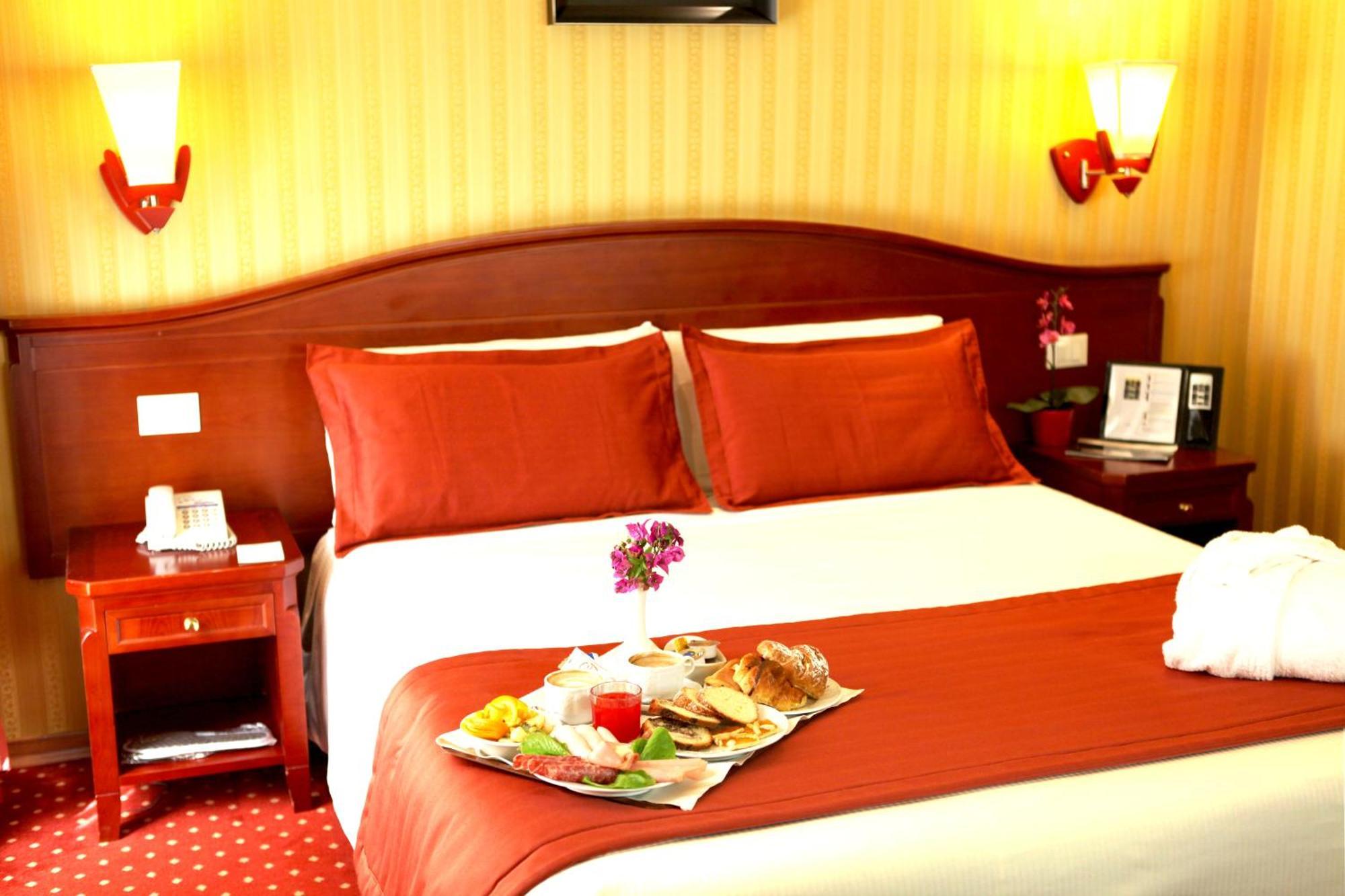 Augusta Lucilla Palace Rome Room photo