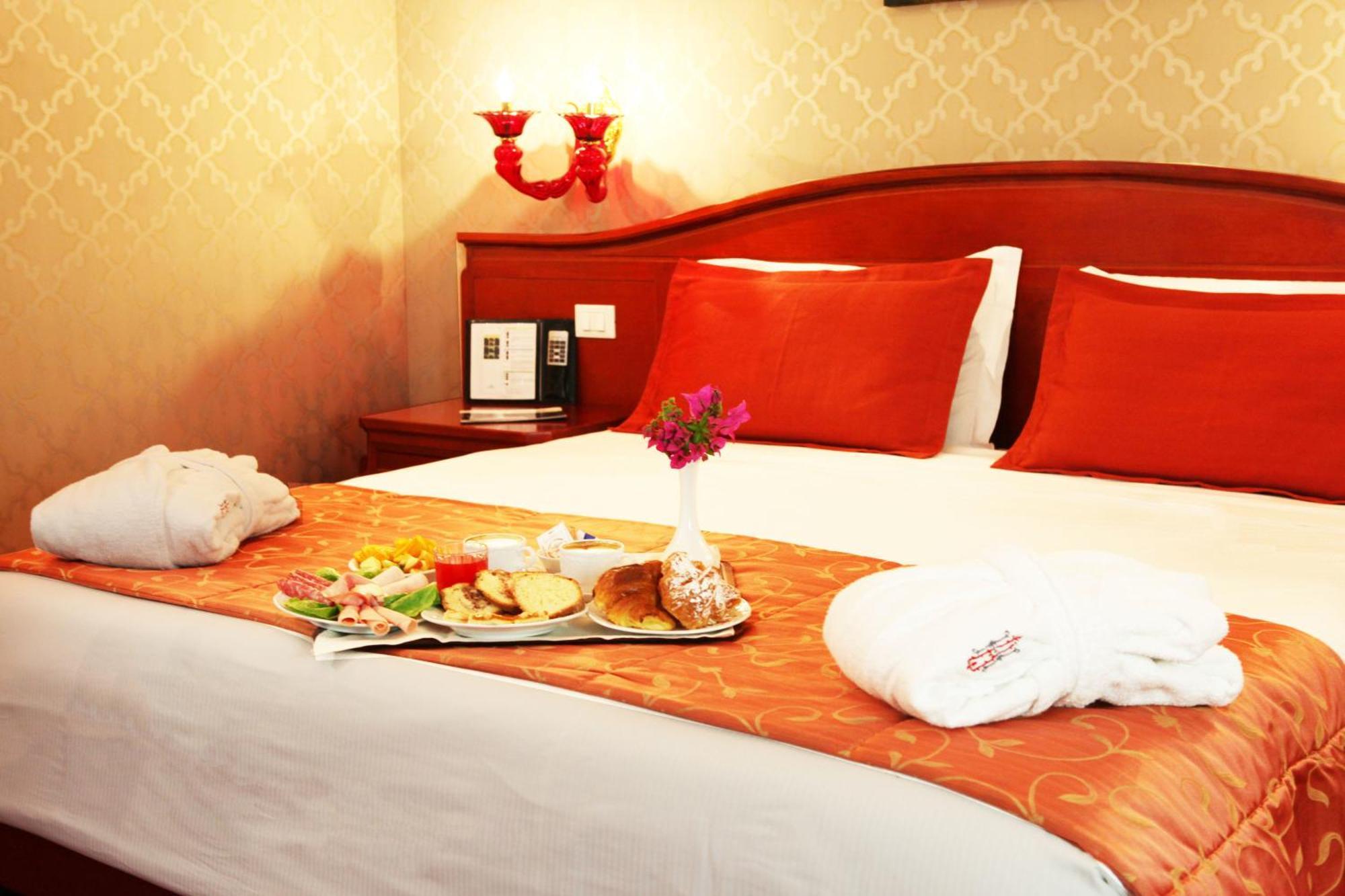 Augusta Lucilla Palace Rome Room photo